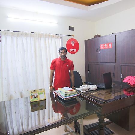 Oyo 9207 Chakri Guest House ヴィシャーカパトナム エクステリア 写真