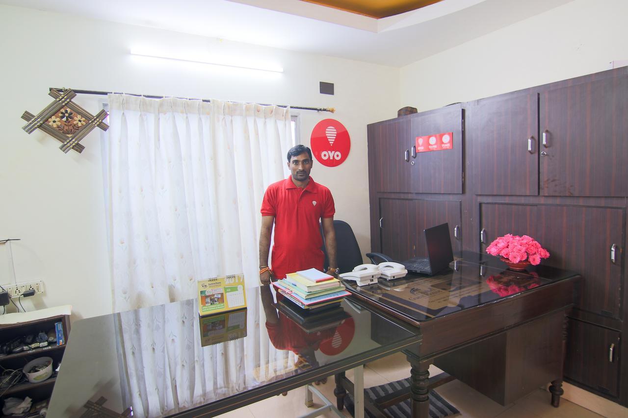 Oyo 9207 Chakri Guest House ヴィシャーカパトナム エクステリア 写真